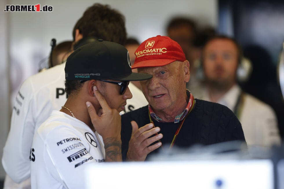 Foto zur News: Mercedes&amp;#39; Aufsichtsratschef Niki Lauda hat den Weltmeister von 2008 gebeten, sich mehr auf den Sport an sich und weniger auf alles Drumherum zu konzentrieren