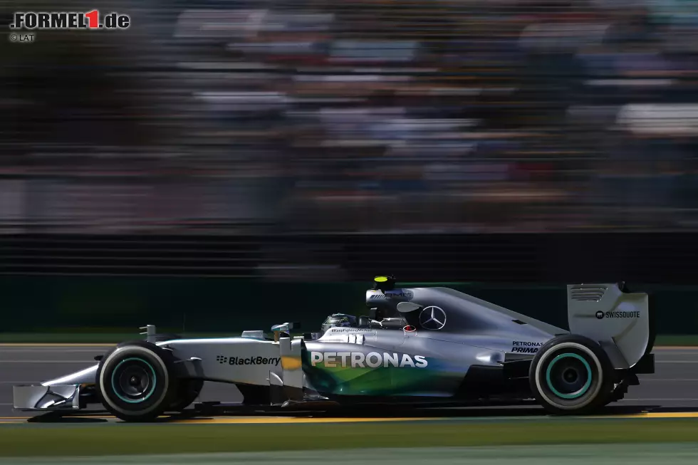 Teamkollege Nico Rosberg spulte am Nachmittag 31 Runden ab (sechs weniger als Hamilton) und war mit 0,157 Sekunden Abstand nur minimal langsamer. Foto zur News: Teamkollege Nico Rosberg spulte am Nachmittag 31 Runden ab (sechs weniger als Hamilton) und war mit 0,157 Sekunden Abstand nur minimal langsamer.