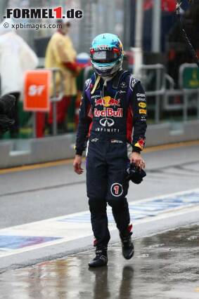 Foto zur News: Sebastian Vettel stand im Qualifying in Melbourne schon nach dem zweiten Durchgang im Regen...