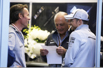 Foto zur News: Sam Michael, Ron Dennis und Jenson Button (McLaren)