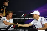 Foto zur News: Nico Rosberg (Mercedes) und Valtteri Bottas (Williams)