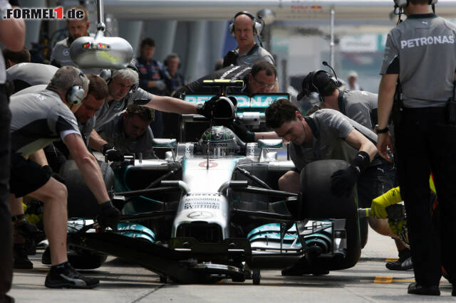 Foto zur News: Auch wenn Mercedes im Moment vor allem im Rennen deutlich stärker sein dürfte als die Konkurrenz, auch die Boxenstopps sollen am Sonntag perfekt klappen und werden geübt.