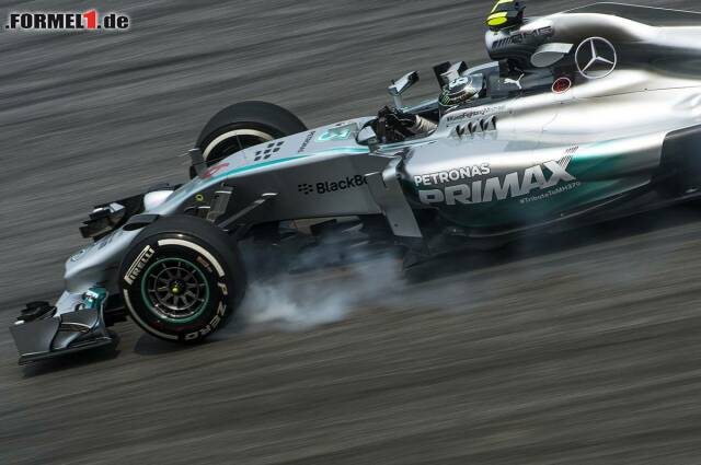 Foto zur News: Hier lässt es Nico Rosberg rauchen: Der Deutsche fuhr am Nachmittag zur Bestzeit und hofft erneut auf den Sieg.