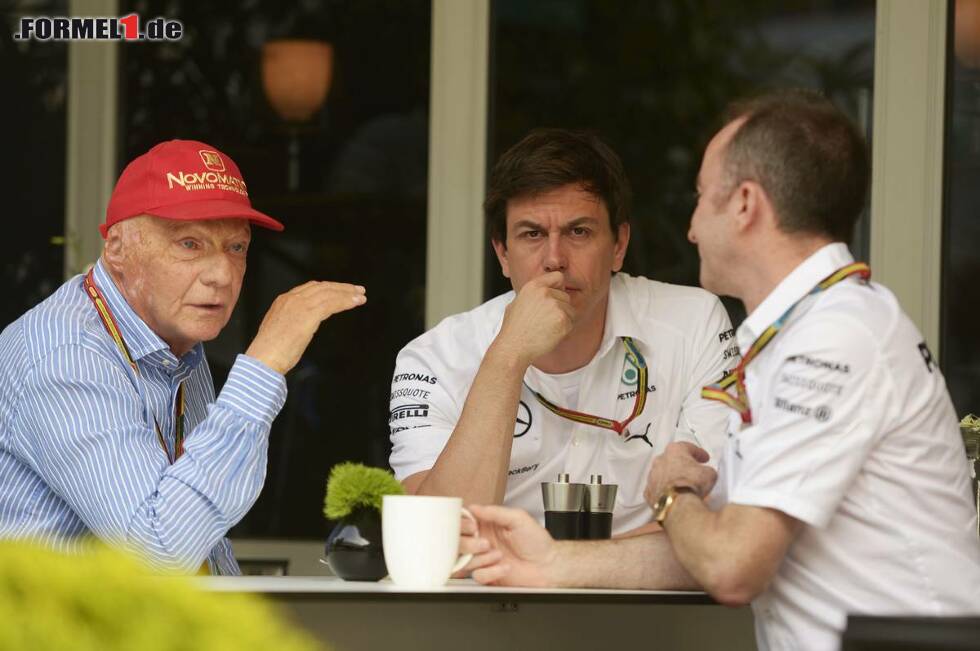 Foto zur News: Niki Lauda, Toto Wolff und Paddy Lowe.