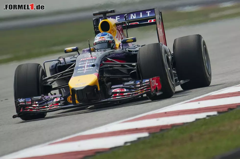 Foto zur News: Sebastian Vettel blickt dieser Tage wieder zufriedener drein, denn sein RB10 läuft zunehmend schneller und zuverlässiger.