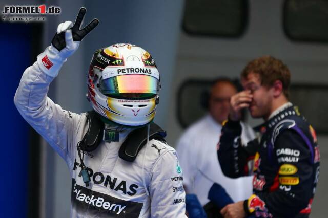 Foto zur News: Lewis Hamilton holt sich nach dem Saisonauftakt in Melbourne auch in Sepang die Pole Position - diesmal im Regen!