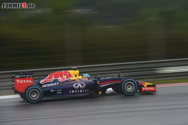 Foto zur News: Sebastian Vettel erkämpfte sich auf regennasser Fahrbahn in Malaysia den zweiten Startplatz.