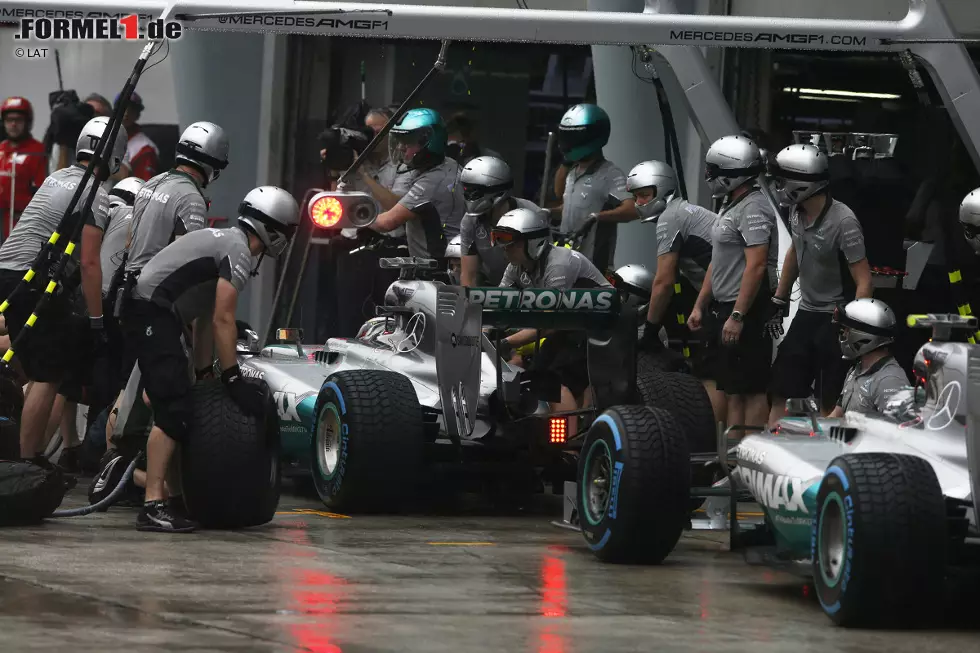 Foto zur News: Lewis Hamilton (Mercedes) und Nico Rosberg (Mercedes)