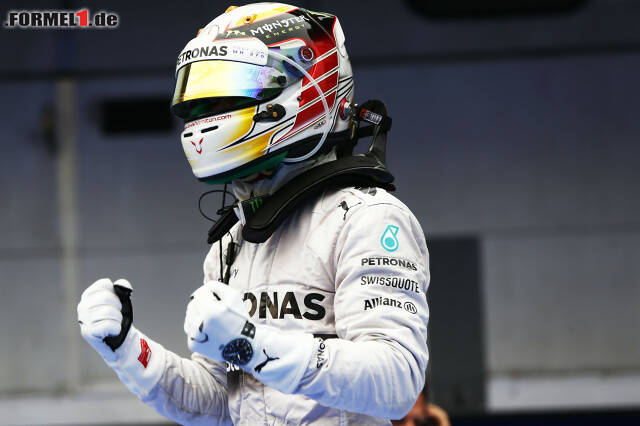 Foto zur News: In Malaysia wendet sich das Blatt, der Brite schnappt sich vor Rosberg den Sieg.