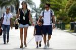 Foto zur News: Felipe Massa (Williams) mit Rafaela und Sohn Felipinho