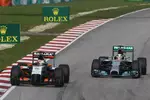 Gallerie: Nico Hülkenberg (Force India) und Lewis Hamilton (Mercedes)