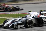 Foto zur News: Kevin Magnussen (McLaren) und Valtteri Bottas (Williams)