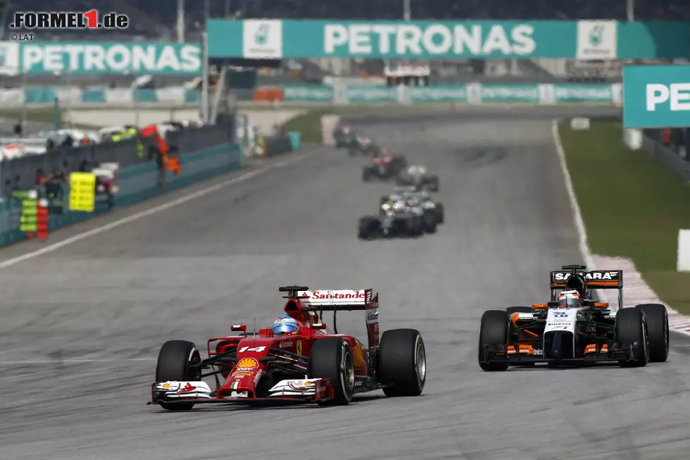 Foto zur News: Fernando Alonso (Ferrari) und Nico Hülkenberg (Force India)