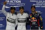 Foto zur News: Nico Rosberg (Mercedes) auf Pole, Lewis Hamilton (Mercedes) und Daniel Ricciardo (Red Bull) dahinter