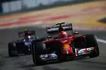 Gallerie: Kimi Räikkönen (Ferrari) und Daniil Kwjat (Toro Rosso)