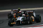 Foto zur News: Nico Hülkenberg (Force India) und Sergio Perez (Force India)