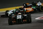 Foto zur News: Sergio Perez (Force India) und Nico Rosberg (Mercedes)