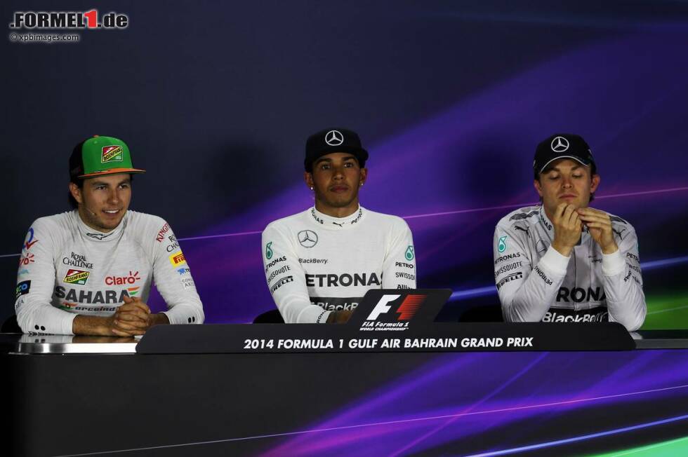 Foto zur News: Sergio Perez (Force India), Lewis Hamilton (Mercedes) und Nico Rosberg (Mercedes)