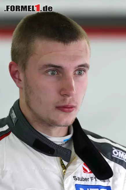 Foto zur News: Der Russe Sergei Sirotkin fuhr im Sauber über 400 Kilometer und absolvierte damit die für die Superlizenz benötige Distanz.