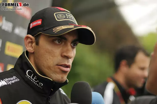 Im wahrsten Sinne des Wortes präsentierte sich heute Pastor Maldonado neben der Spur. Kein Fahrer war so oft neben der Strecke anzutreffen wie der Venezolaner. Am Ende krachte der Lotus-Fahrer in der Boxengasseneinfahrt in die Reifenstapel. Foto zur News: Im wahrsten Sinne des Wortes präsentierte sich heute Pastor Maldonado neben der Spur. Kein Fahrer war so oft neben der Strecke anzutreffen wie der Venezolaner. Am Ende krachte der Lotus-Fahrer in der Boxengasseneinfahrt in die Reifenstapel.
