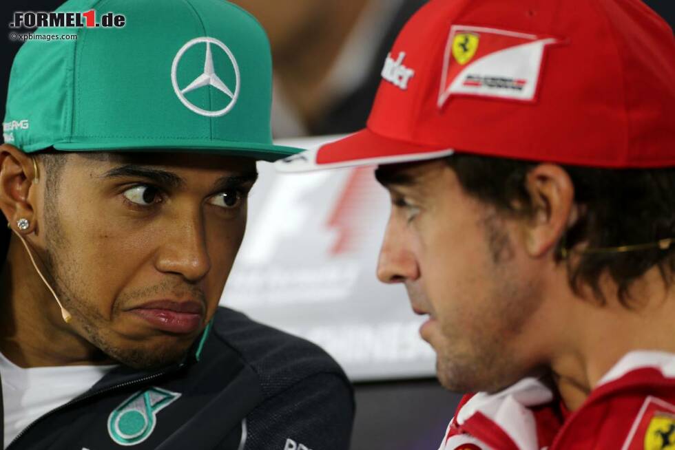 Foto zur News: Lewis Hamilton (Mercedes) und Fernando Alonso (Ferrari)