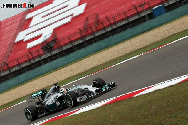 Foto zur News: Einmal mehr stand am Ende eines Trainingstages ein Mercedes ganz vorn. Diesmal war es Lewis Hamilton, der eine Zeit von 1:38.315 Minuten realisierte.