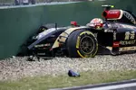 Foto zur News: Pastor Maldonado (Lotus) schlägt ein