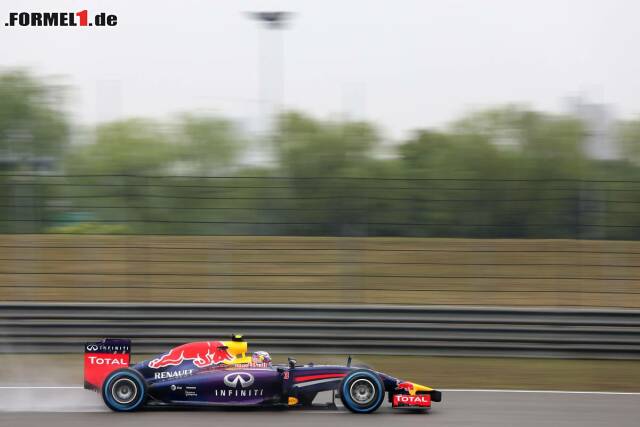Foto zur News: Der Australier belegte mit 0,595 Sekunden Rückstand den zweiten Rang, Teamkollege Vettel...