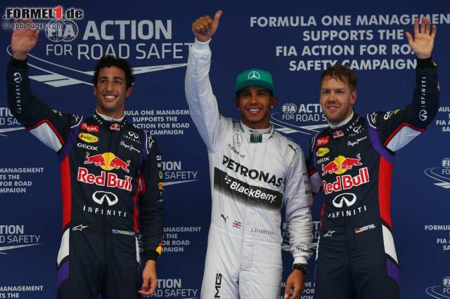Foto zur News: Zum dritten Mal ist es Lewis Hamilton, der in dieser Saison über die Pole-Position jubeln darf. Und für Mercedes heißt es: vier aus vier!