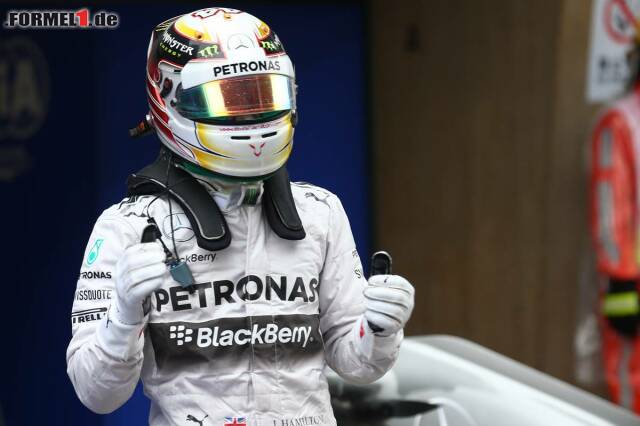 Foto zur News: Lewis Hamilton jubelt über seine dritte Pole-Position und Pole Nummer 34 - eine mehr als der legendäre Jim Clark.