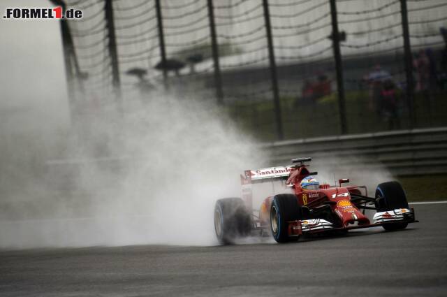 Foto zur News: Vom fünften Startplatz aus spekuliert Fernando Alonso sogar auf das Podium.