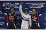 Foto zur News: Lewis Hamilton (Mercedes), Daniel Ricciardo (Red Bull) und Sebastian Vettel (Red Bull)