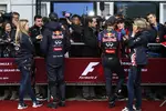 Foto zur News: Daniel Ricciardo (Red Bull) und Sebastian Vettel (Red Bull)