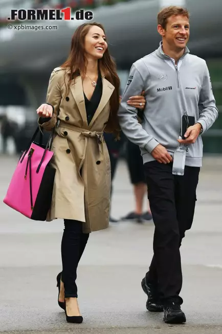 Foto zur News: Jenson Button (McLaren)  mit Freundin Jessica Michibata