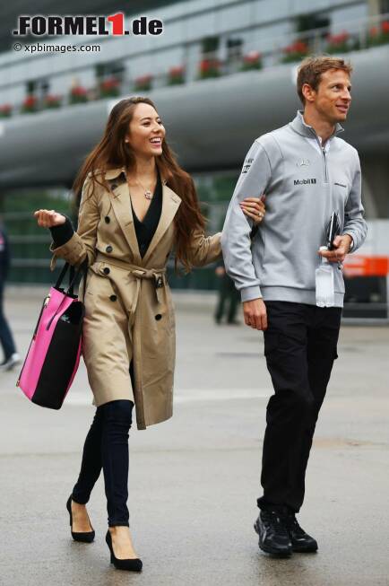 Foto zur News: Jenson Button (McLaren)  mit Freundin Jessica Michibata