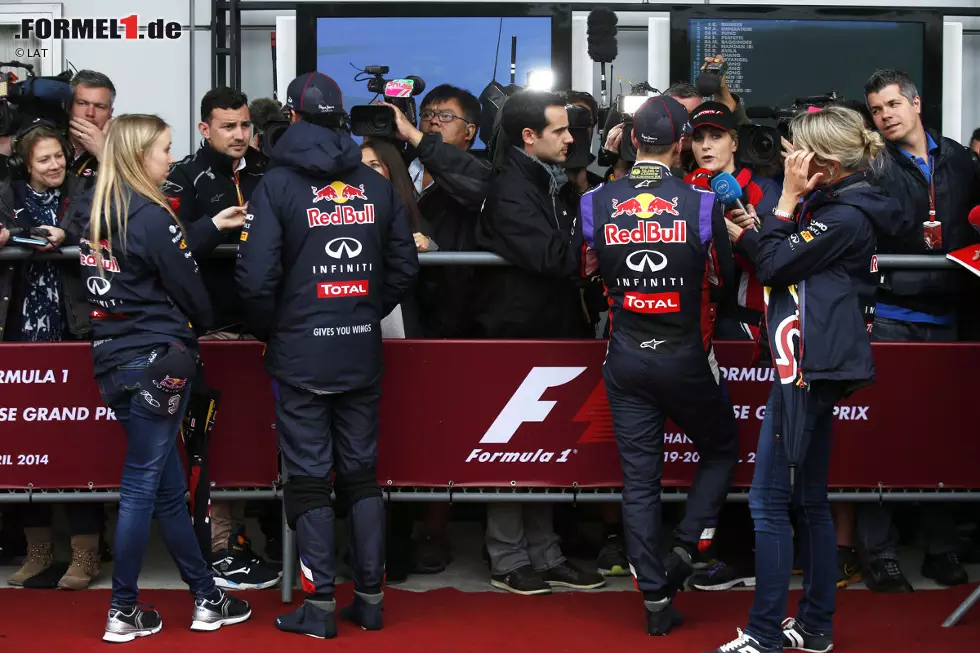 Foto zur News: Daniel Ricciardo (Red Bull) und Sebastian Vettel (Red Bull)