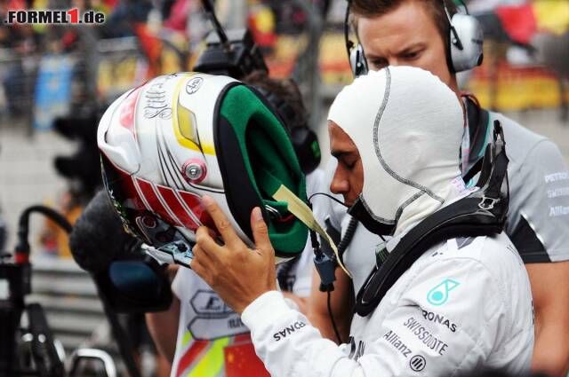 Foto zur News: Lewis Hamilton ist voll fokussiert: Der Brite lässt sich bei den Rennen nicht mehr von den äußeren Einflüssen ablenken