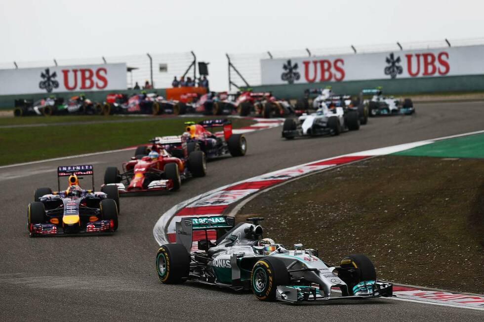 Foto zur News: Lewis Hamilton fuhr von der Pole-Position aus einem ungefährdeten Sieg entgegen - dem dritten in Folge.
