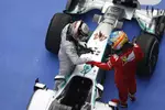 Foto zur News: Fernando Alonso (Ferrari) und Lewis Hamilton (Mercedes)