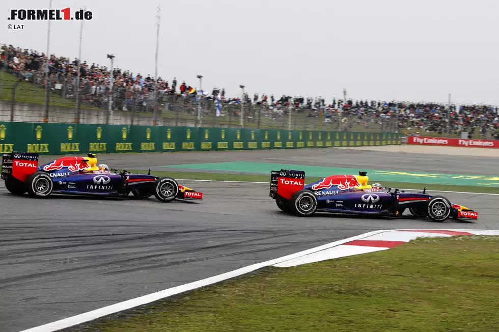 Foto zur News: Sebastian Vettel (Red Bull) und Daniel Ricciardo (Red Bull)