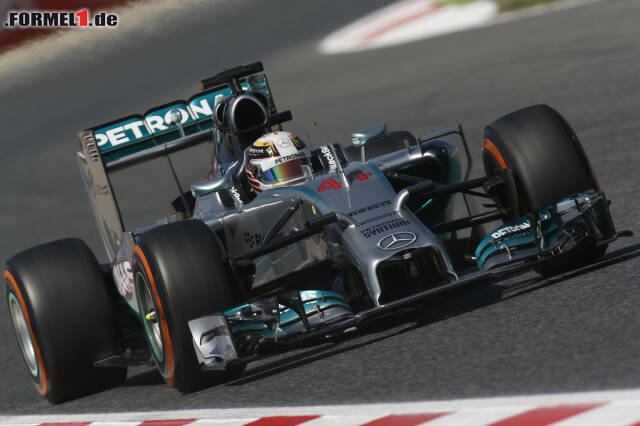 Foto zur News: Lewis Hamilton hatte die Konkurrenz am Freitag mal wieder im Griff. Der Brite raste in Barcelona zu zwei Bestzeiten und war am Ende 0,449 Sekunden schneller als Teamkollege Nico Rosberg.