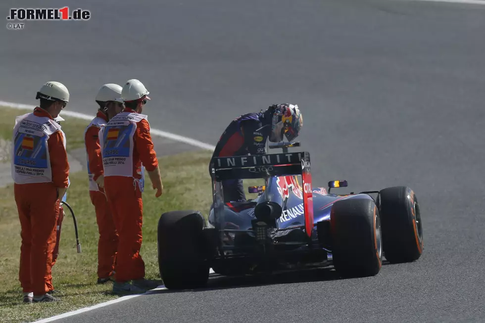 Sebastian Vettel bleibt in dieser Saison vom Pech verfolgt. Kaum ein Training oder Rennen, in dem es nicht ein technisches Problem gibt. Wenn man deswegen stehen bleibt, umso schlimmer. Foto zur News: Sebastian Vettel bleibt in dieser Saison vom Pech verfolgt. Kaum ein Training oder Rennen, in dem es nicht ein technisches Problem gibt. Wenn man deswegen stehen bleibt, umso schlimmer.