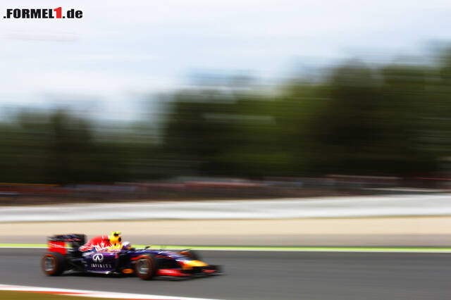Foto zur News: Bitter groß war der Rückstand von Daniel Ricciardo: 1,053 Sekunden. Das ist in der Formel 1 eine Welt und eine, in der sich das erfolgsverwöhnte Weltmeisterteam alles andere als wohlfühlt.