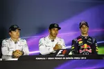 Foto zur News: Nico Rosberg (Mercedes), Lewis Hamilton (Mercedes) und Daniel Ricciardo (Red Bull)