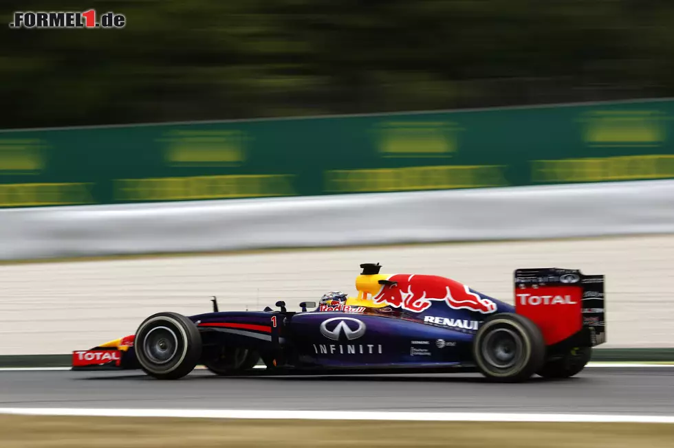 Beim Weltmeister läuft es derzeit einfach nicht rund. Am Freitag nur vier Runden wegen eines Kurzschluss am Auto, am Samstag war im dritten Qualifying-Teil Schluss: Getriebeschaden. Foto zur News: Beim Weltmeister läuft es derzeit einfach nicht rund. Am Freitag nur vier Runden wegen eines Kurzschluss am Auto, am Samstag war im dritten Qualifying-Teil Schluss: Getriebeschaden.