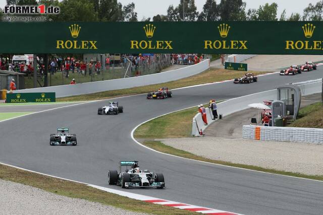 Foto zur News: Schon in den ersten Runden zog Lewis Hamilton Teamkollege Nico Rosberg davon, hatte am Ende allerdings nur 0,636 Sekunden Vorsprung auf den Deutschen.