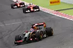 Foto zur News: Romain Grosjean (Lotus), Kimi Räikkönen (Ferrari) und Fernando Alonso (Ferrari)