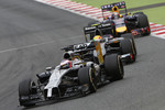 Foto zur News: Jenson Button (McLaren), Esteban Gutierrez (Sauber) und Sebastian Vettel (Red Bull)