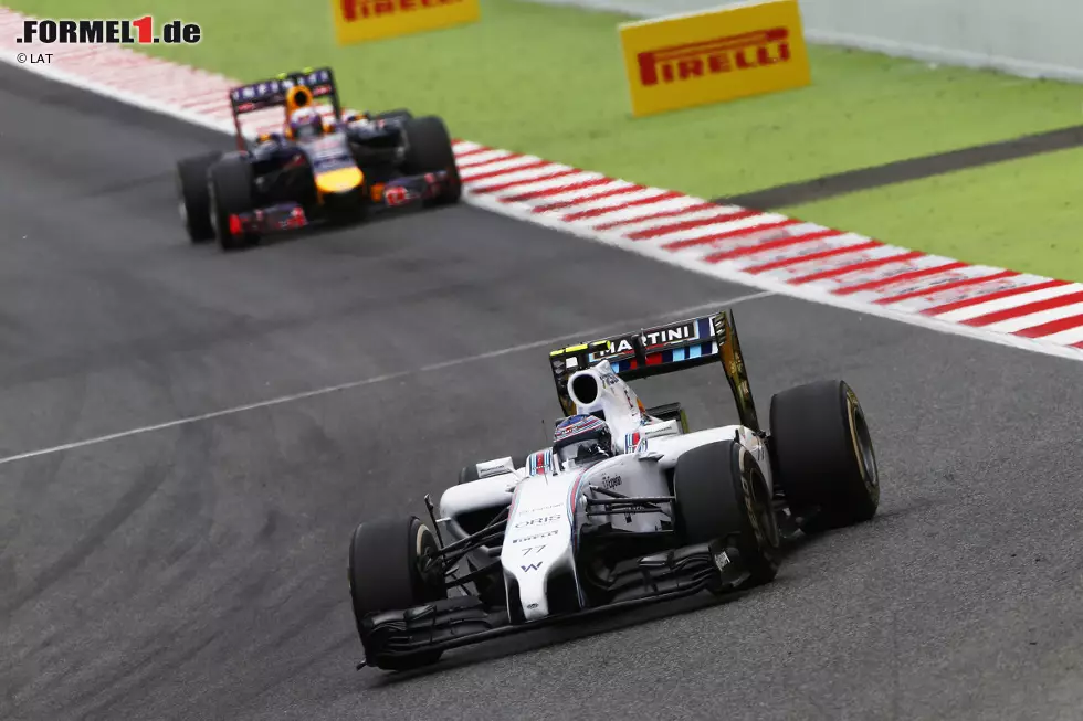 Foto zur News: Valtteri Bottas (Williams) und Daniel Ricciardo (Red Bull)