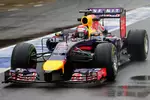 Foto zur News: Für Red Bull greift am Dienstag Testfahrer Sebastien Buemi ins Lenkrad